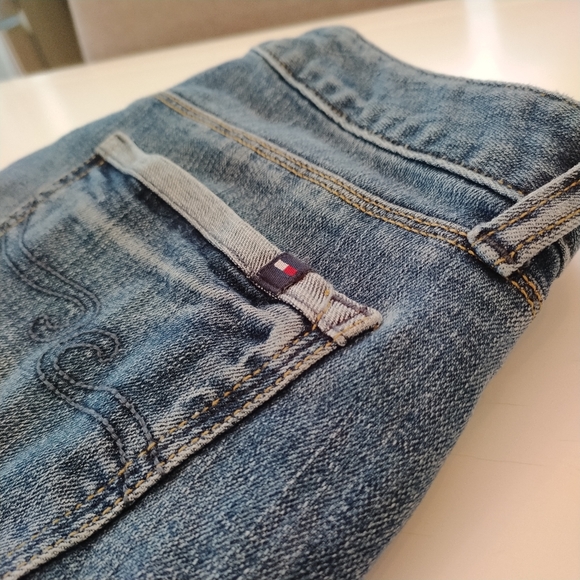 Tommy ankle crop mid-wash women's jeans. - Picture 3 of 9